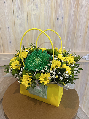 Композиция в сумочке "Сочный комплимент"