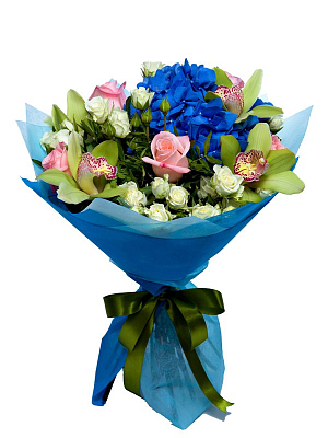 Букет с орхидеей, розами и гортензией